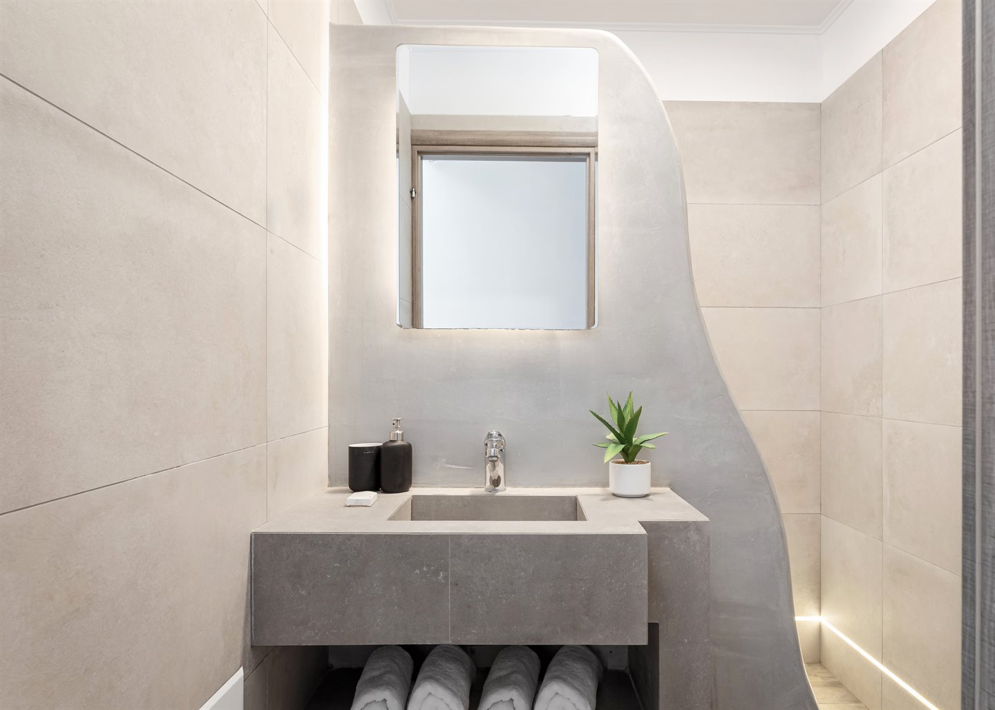 Budget Room bathroom