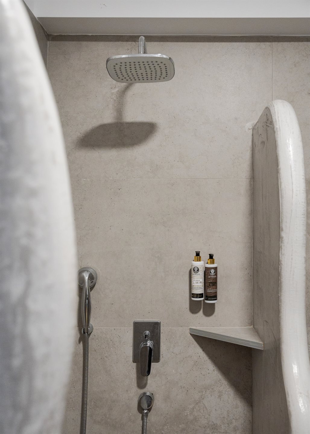 Deluxe Room bathroom