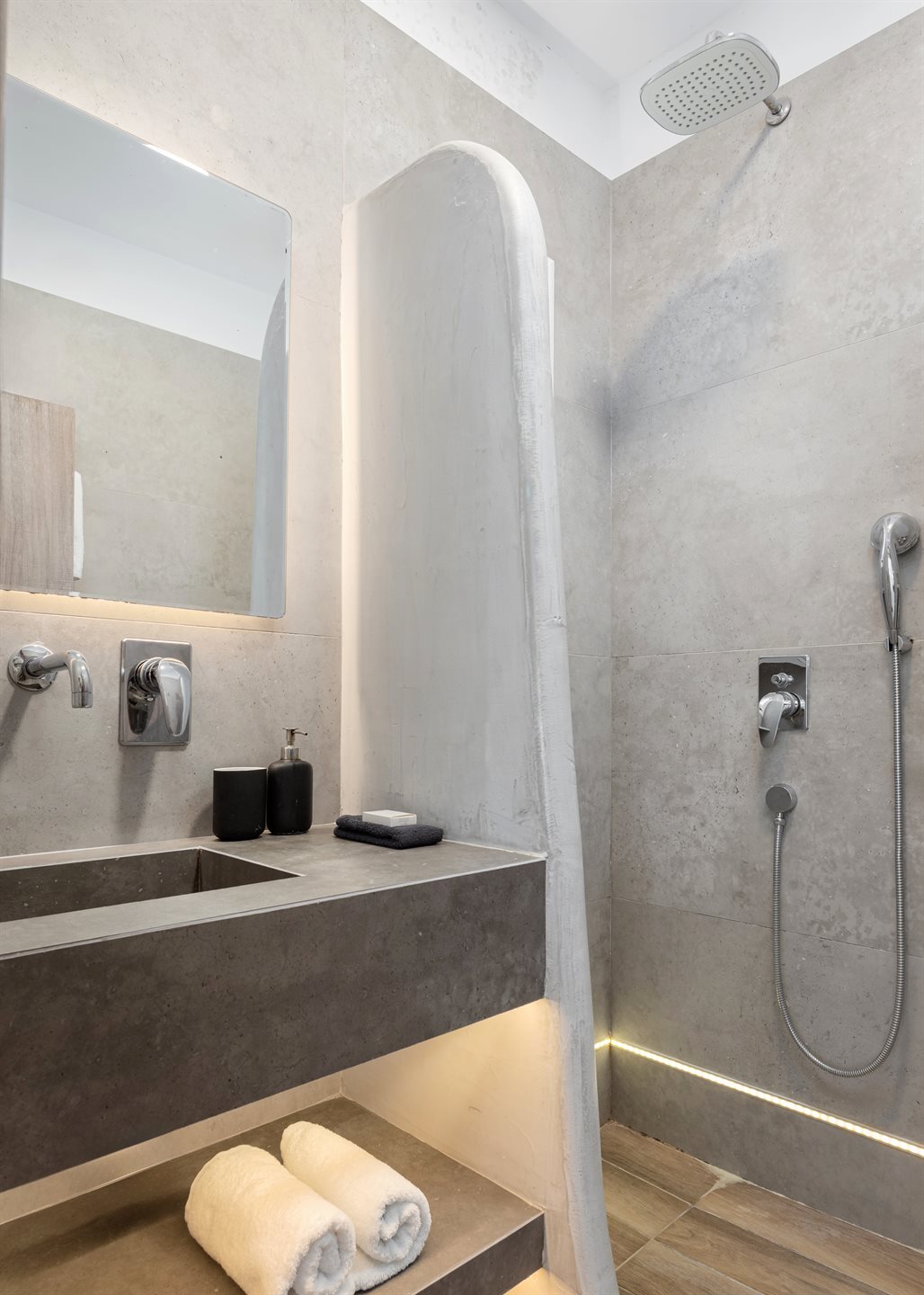Deluxe Room bathroom