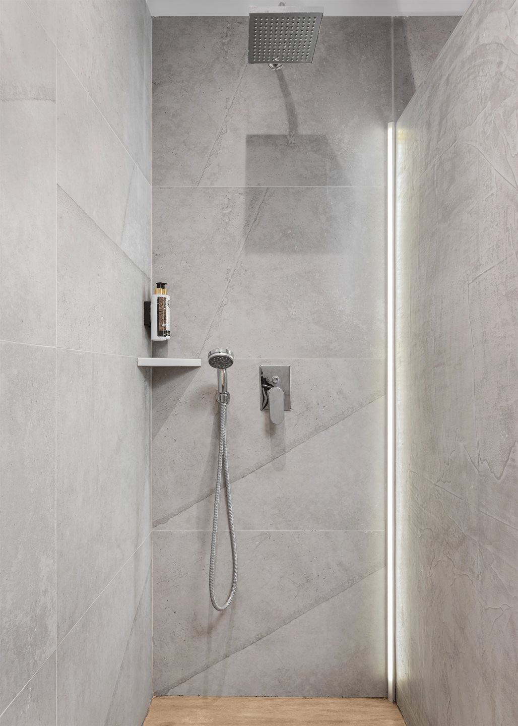 Grand Deluxe bathroom