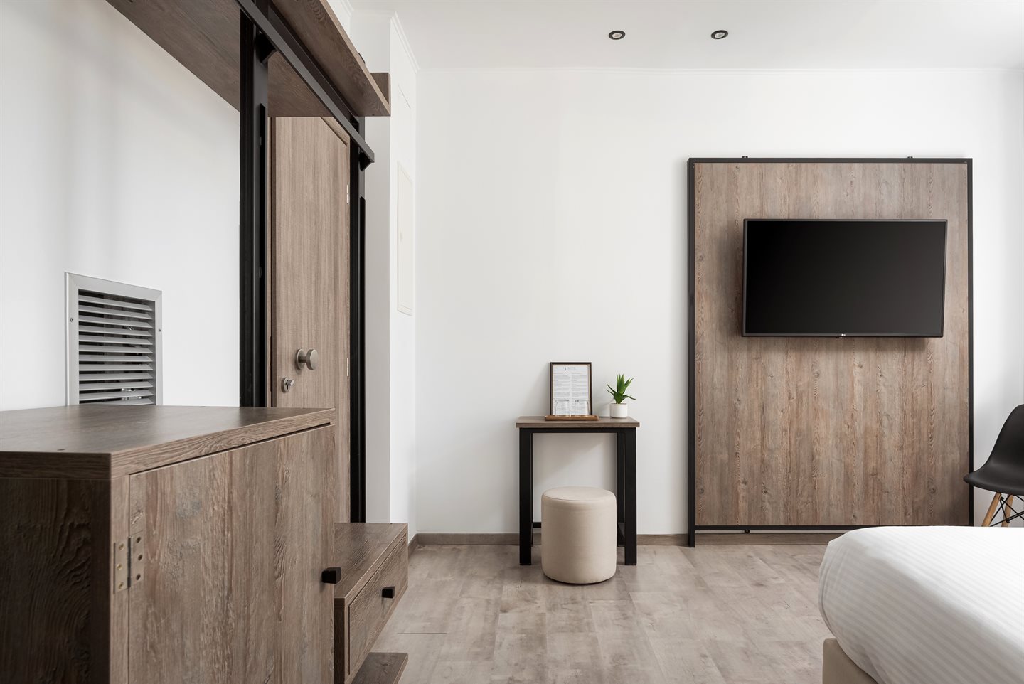 Standard Room bedroom