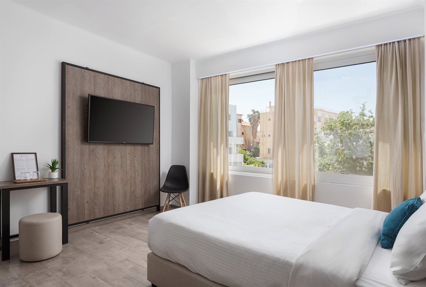 Standard Room bedroom